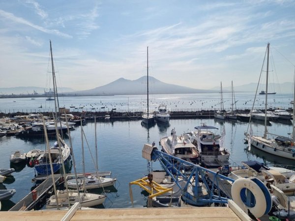 appartamento in vendita a Napoli in zona Chiaia