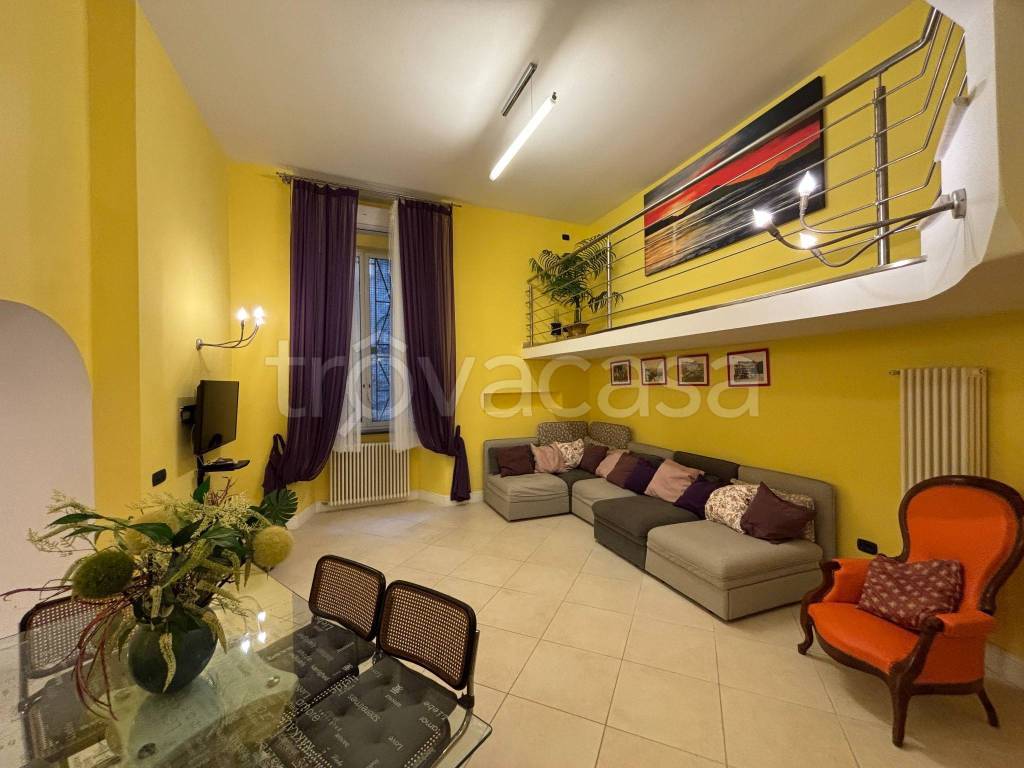 appartamento in vendita a Napoli in zona Chiaia