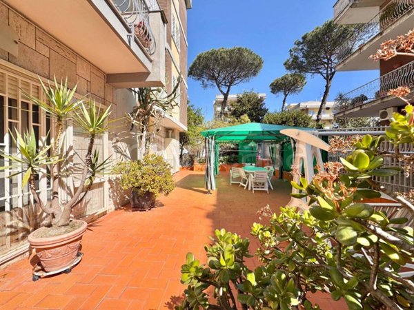 appartamento in vendita a Napoli in zona Capodimonte / Colli Aminei