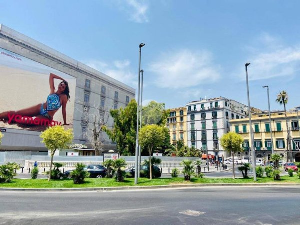 appartamento in vendita a Napoli in zona Chiaia