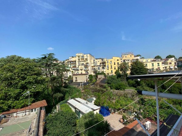 appartamento in vendita a Napoli in zona San Carlo all'Arena