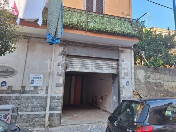 negozio in vendita a Napoli in zona Barra