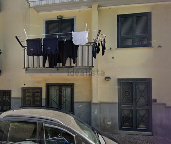 locale commerciale in vendita a Napoli in zona San Carlo all'Arena