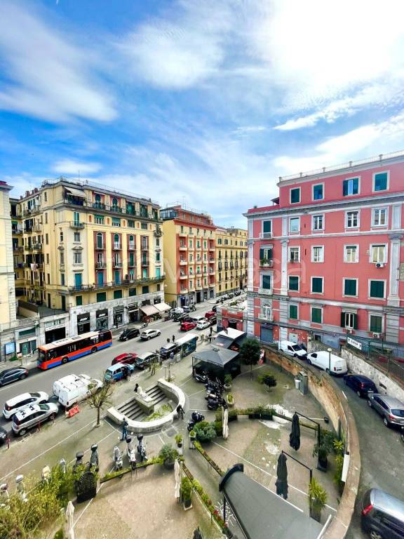 appartamento in vendita a Napoli in zona Chiaia