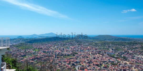casa indipendente in vendita a Napoli in zona Camaldoli