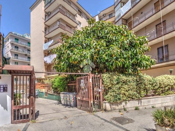 appartamento in vendita a Napoli in zona Chiaia