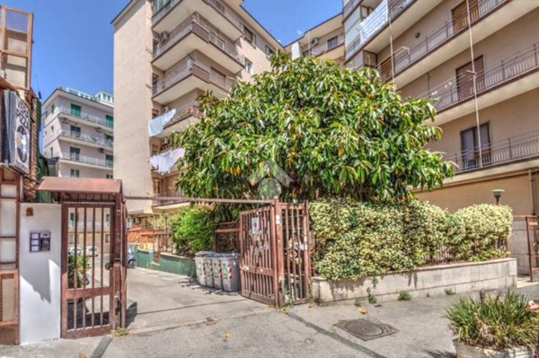 appartamento in vendita a Napoli in zona Chiaia