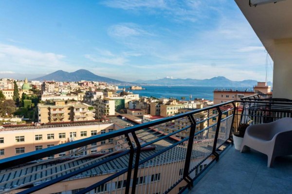 appartamento in vendita a Napoli in zona Chiaia