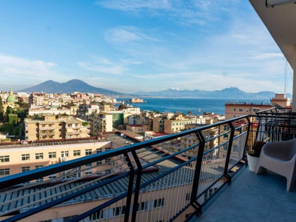 appartamento in vendita a Napoli in zona Chiaia