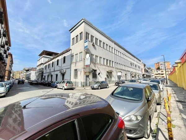 intera palazzina in vendita a Napoli