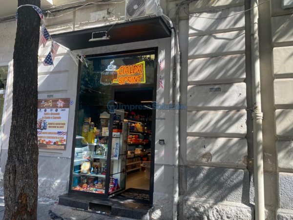 negozio in vendita a Napoli in zona Pendino / San Giuseppe