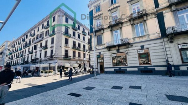 negozio in vendita a Napoli in zona Pendino / San Giuseppe