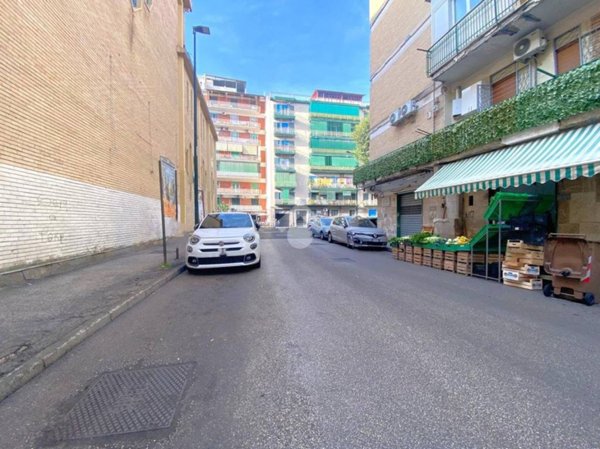 negozio in vendita a Napoli in zona Secondigliano