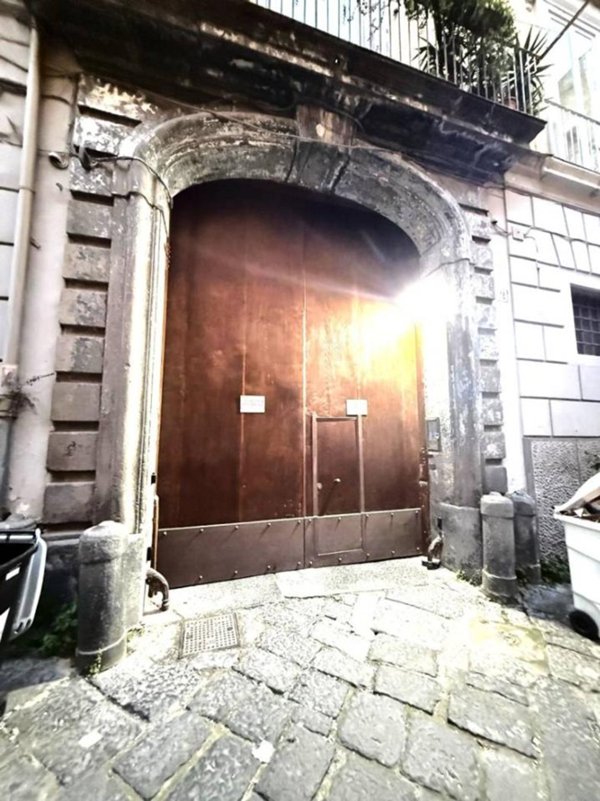 appartamento in vendita a Napoli in zona Pendino / San Giuseppe