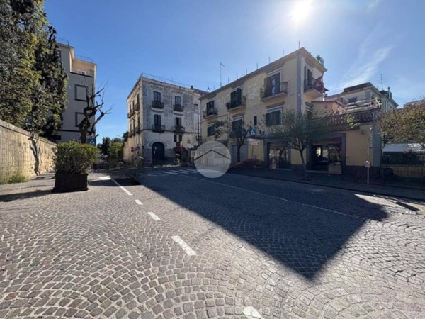appartamento in vendita a Napoli in zona San Carlo all'Arena