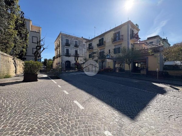 appartamento in vendita a Napoli in zona San Carlo all'Arena