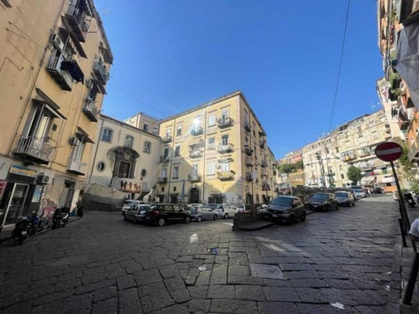appartamento in vendita a Napoli in zona Stella