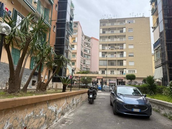 appartamento in vendita a Napoli in zona Fuorigrotta
