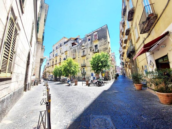 appartamento in vendita a Napoli in zona Stella