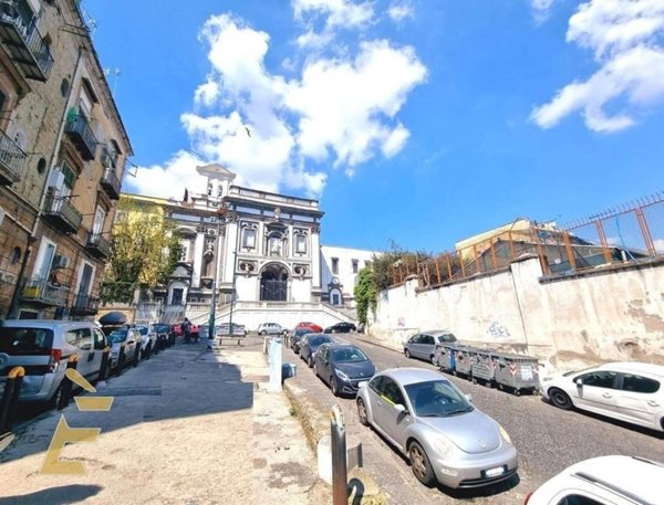 appartamento in vendita a Napoli in zona Stella