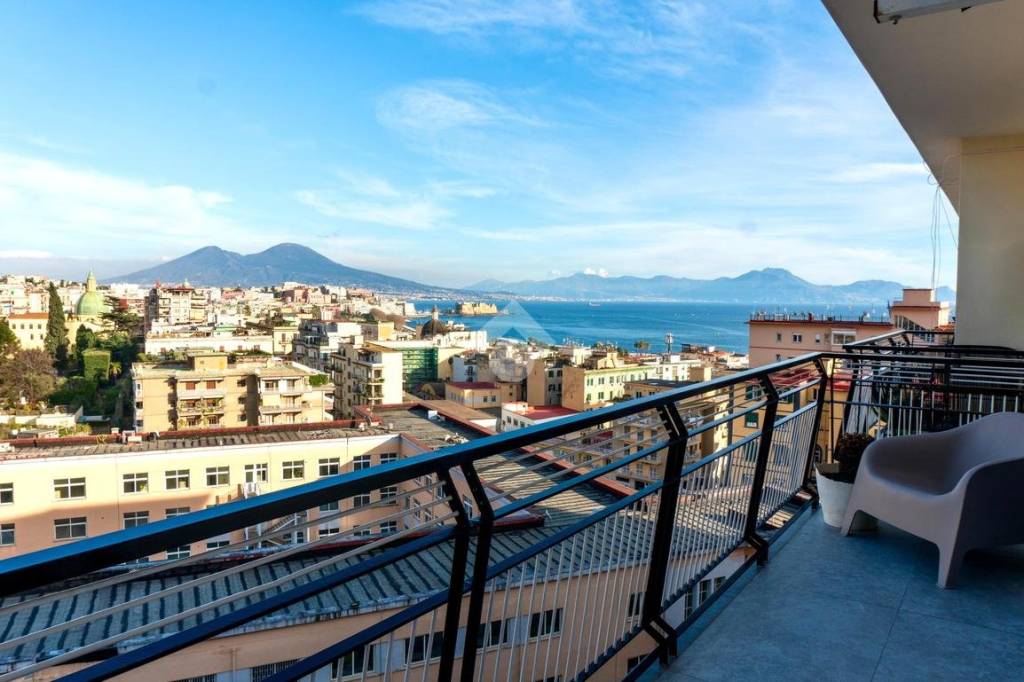 appartamento in vendita a Napoli in zona Chiaia
