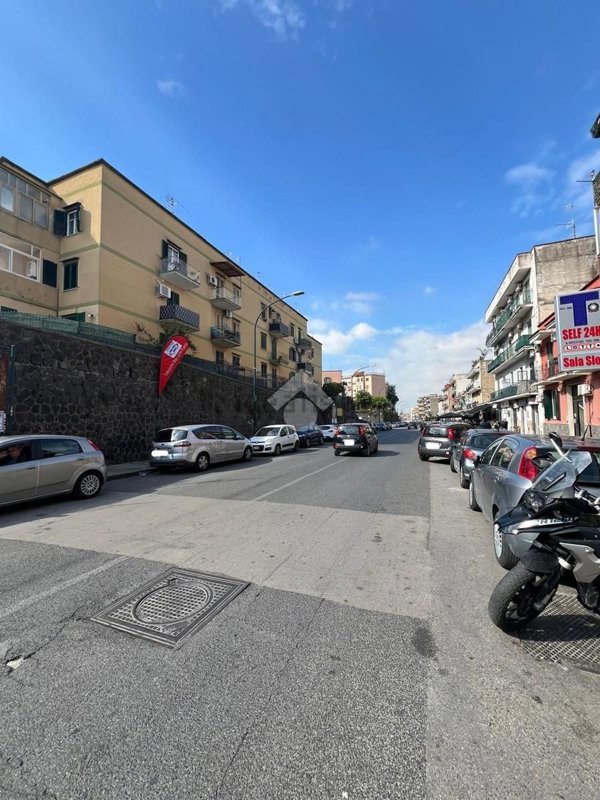 locale commerciale in vendita a Napoli in zona Barra