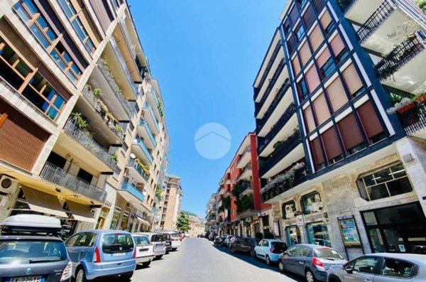 appartamento in vendita a Napoli in zona Chiaia