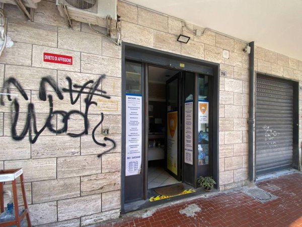 negozio in vendita a Napoli in zona Vomero