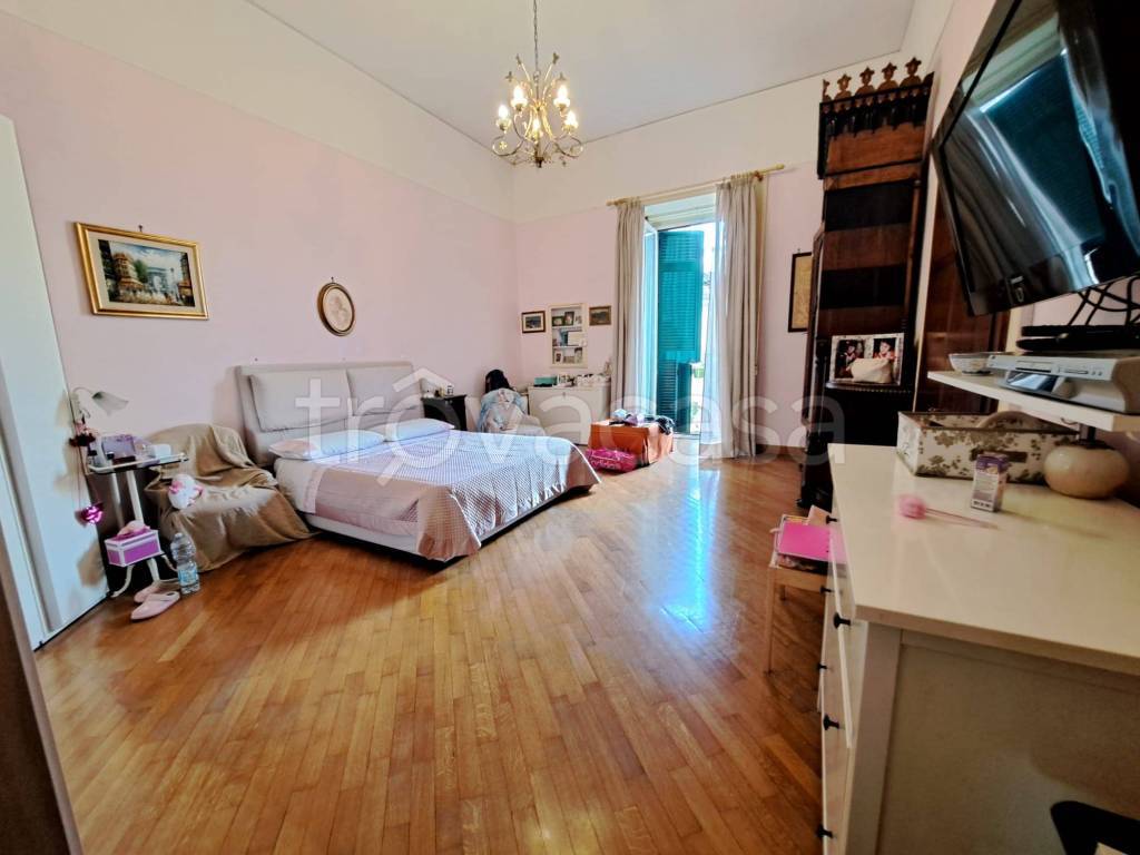 appartamento in vendita a Napoli in zona Chiaia