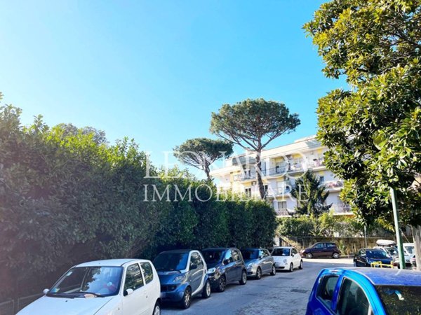 ufficio in vendita a Napoli in zona Capodimonte / Colli Aminei