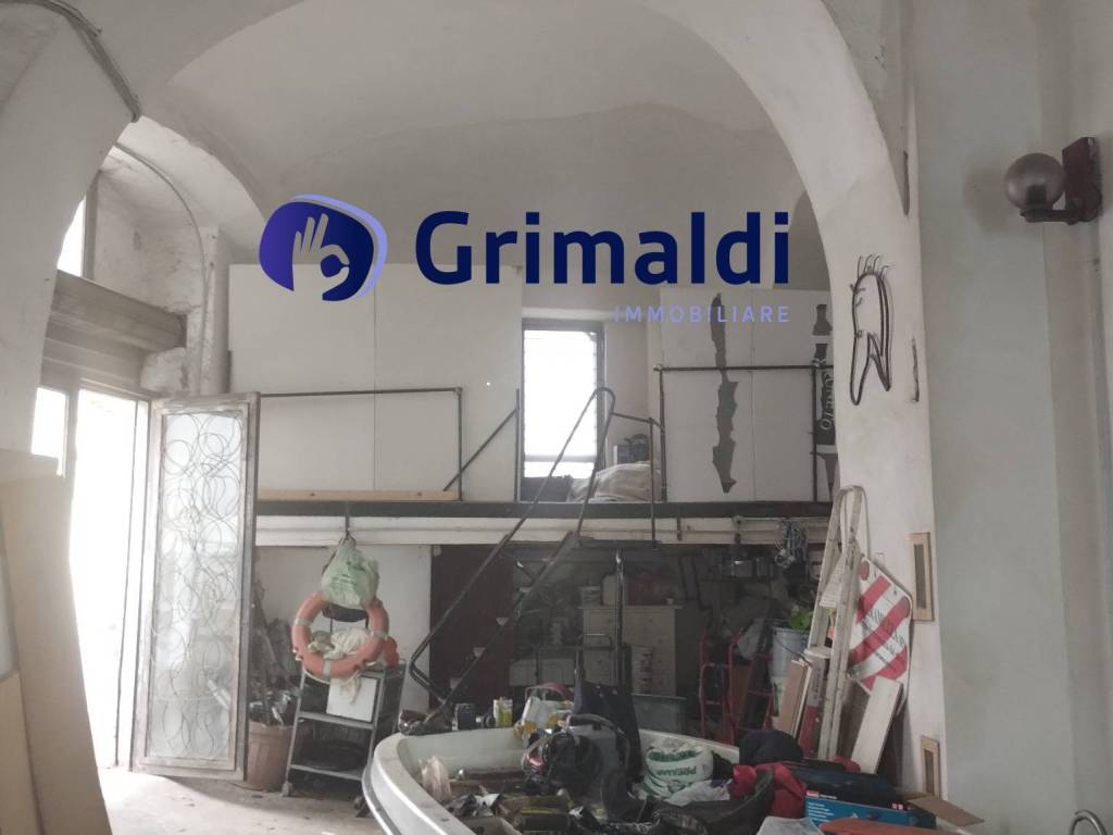 locale commerciale in vendita a Napoli in zona Posillipo