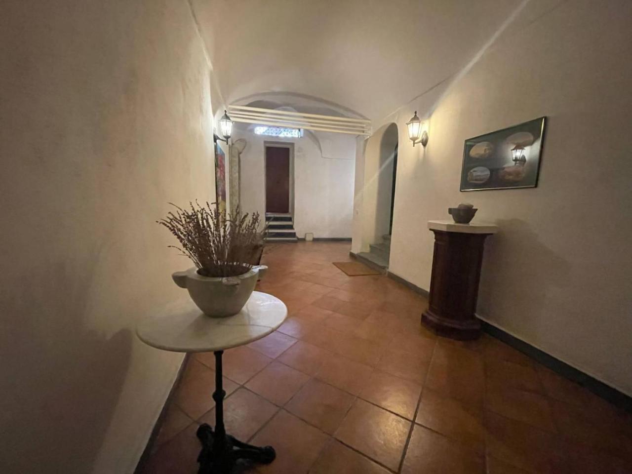 appartamento in vendita a Napoli in zona Chiaia