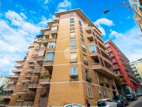 appartamento in vendita a Napoli in zona Chiaia