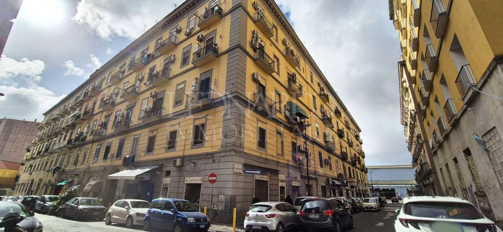 appartamento in vendita a Napoli in zona San Carlo all'Arena