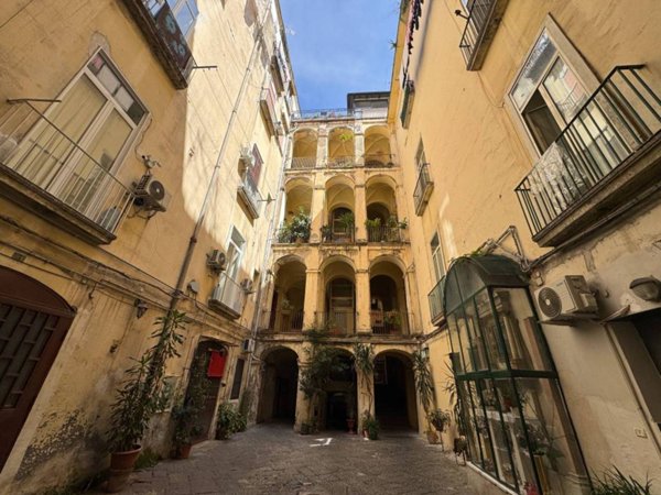 appartamento in vendita a Napoli in zona San Lorenzo