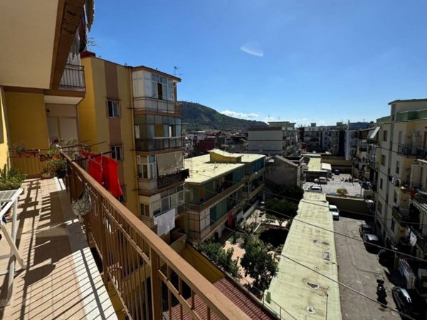 appartamento in vendita a Napoli in zona Pianura