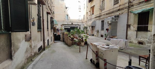 locale di sgombero in vendita a Napoli