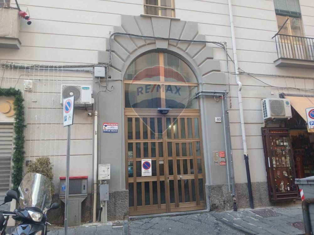 appartamento in vendita a Napoli in zona Vicaria