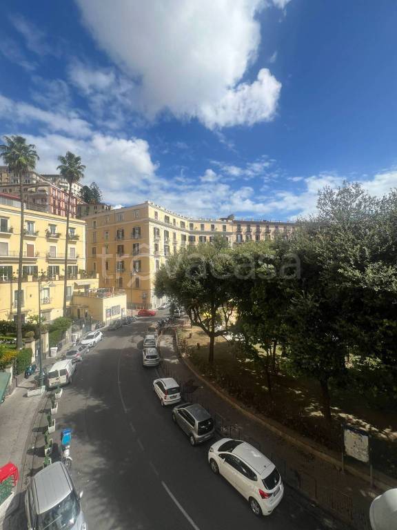 appartamento in vendita a Napoli in zona Chiaia