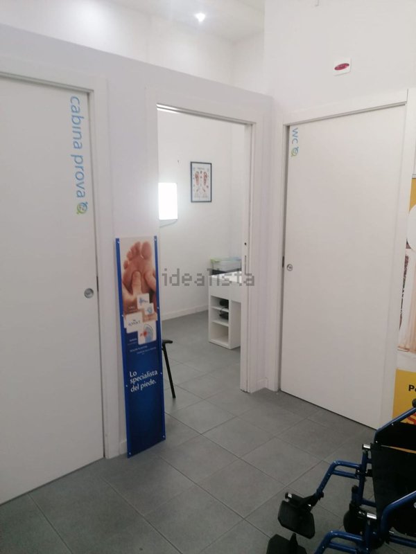 locale commerciale in vendita a Napoli in zona Vicaria