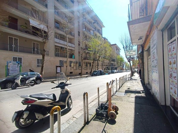 locale commerciale in vendita a Napoli