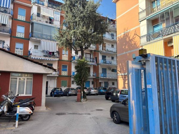 appartamento in vendita a Napoli in zona Barra