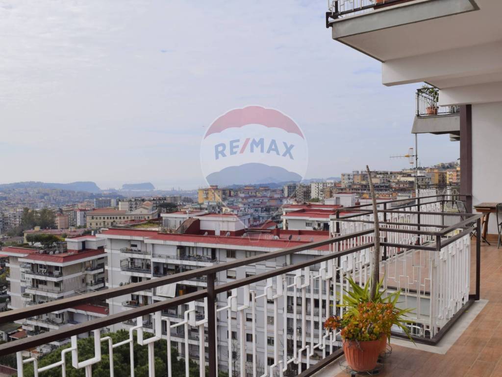 appartamento in vendita a Napoli in zona Arenella