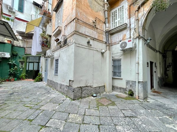 appartamento in vendita a Napoli in zona Stella