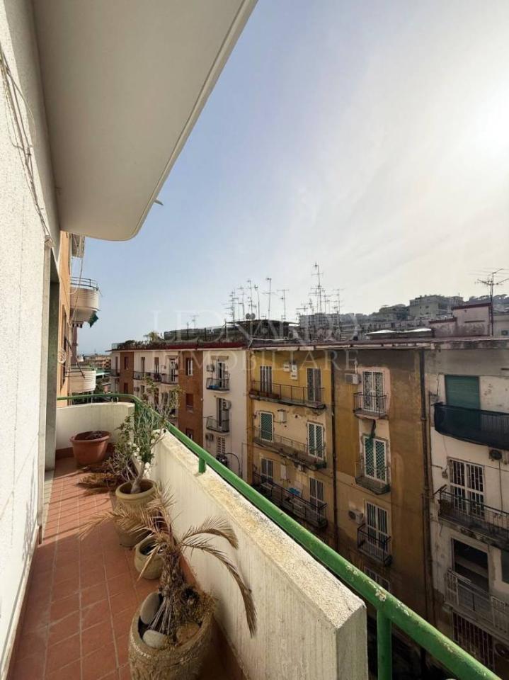 appartamento in vendita a Napoli in zona Chiaia