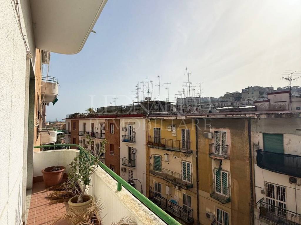 appartamento in vendita a Napoli in zona Chiaia