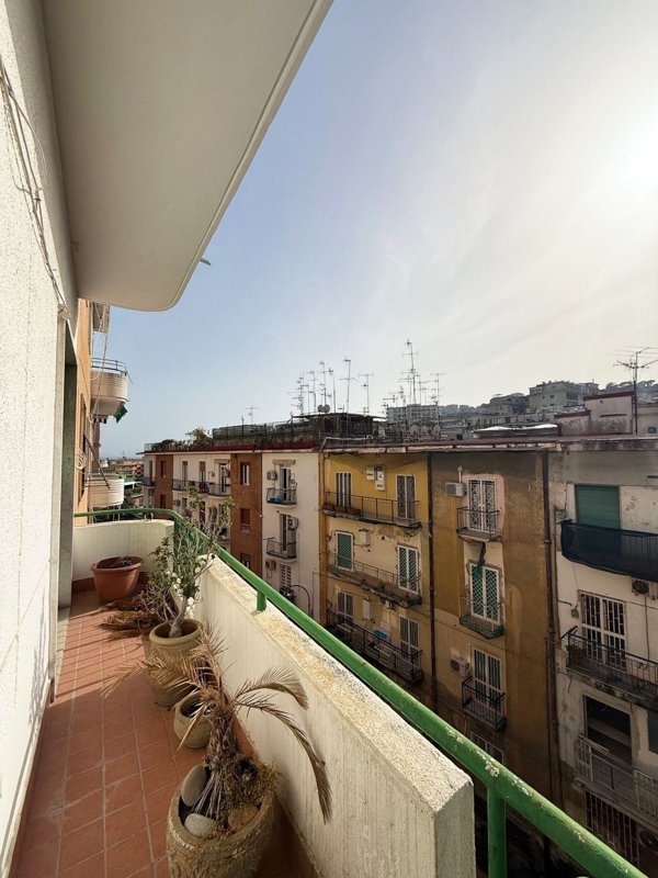 appartamento in vendita a Napoli in zona Chiaia