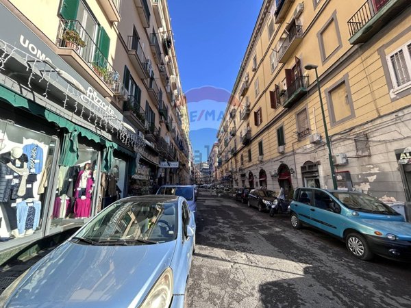 appartamento in vendita a Napoli in zona San Carlo all'Arena