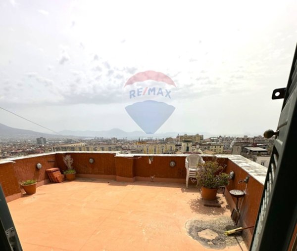 appartamento in vendita a Napoli in zona San Carlo all'Arena