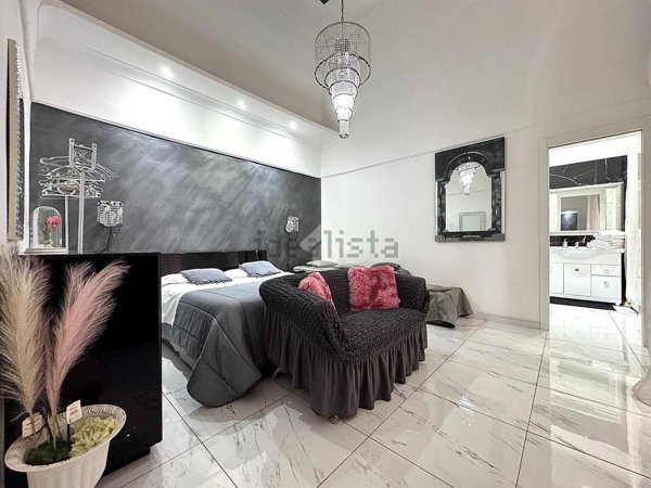 appartamento in vendita a Napoli in zona Pendino / San Giuseppe